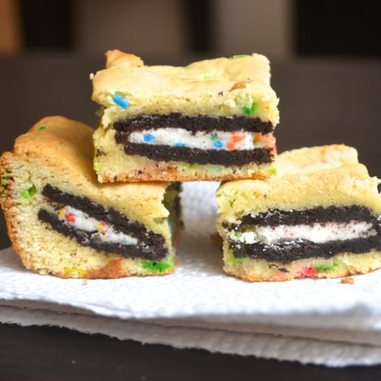 Stuffed Funfetti Cookie Bars - Recipe photo by monicasbakes