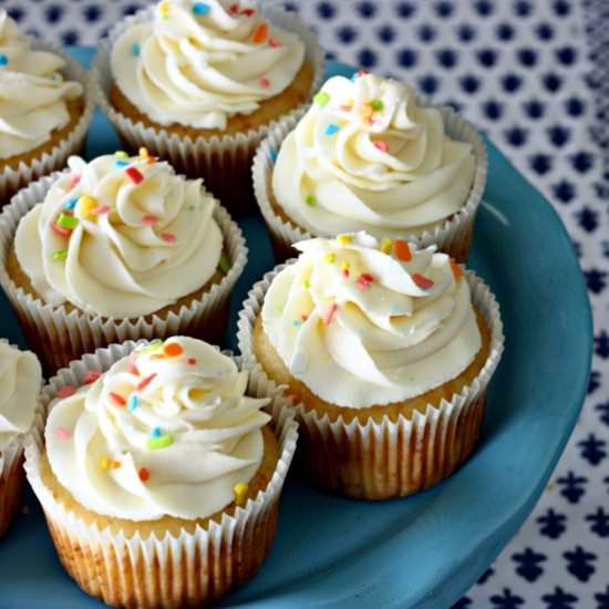 The Perfect White Vanilla Cupcakes - Recipe photo by Nadia