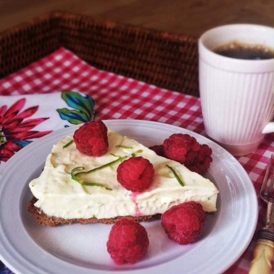 Lime Ice Cream and Gingersnap Crust - Recipe photo by selmastable