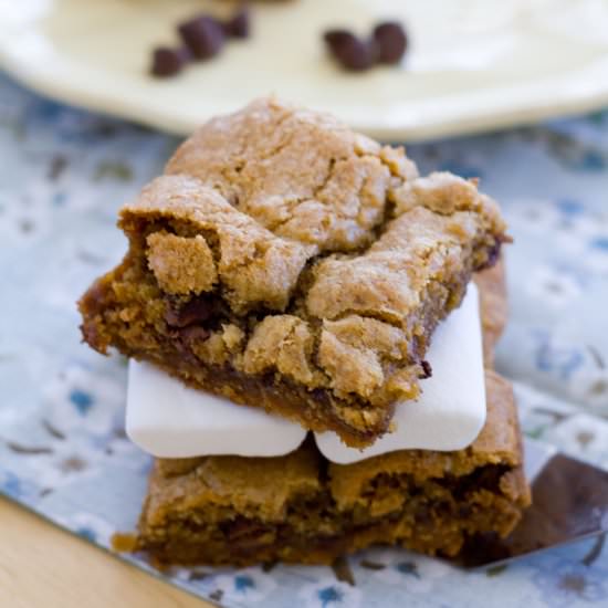 S'more Chocolate Chip Cookie Bars - Recipe photo by a latte food