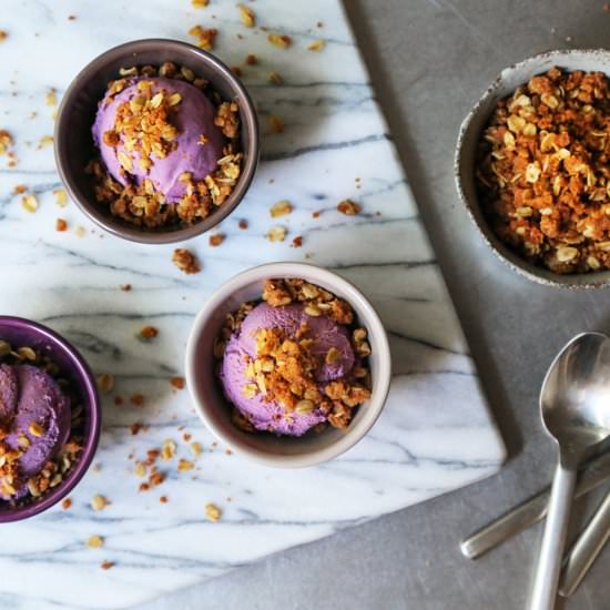 Blueberry Ice Cream w. Oat Crumble - Recipe photo by Kitchen Konfidence