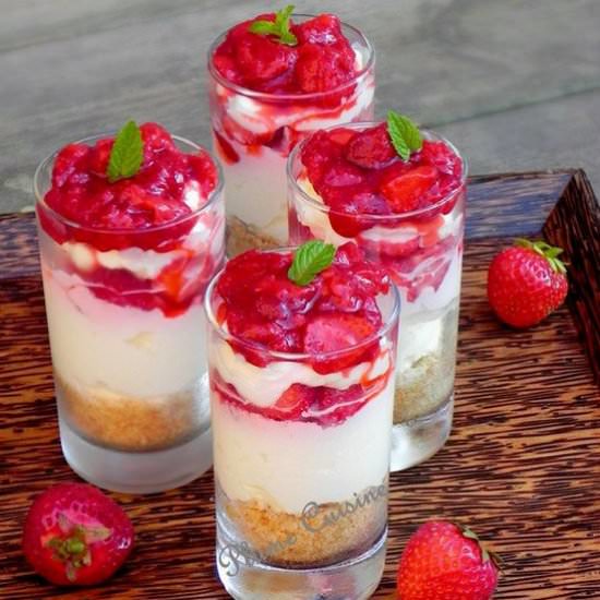 Strawberry Cheesecake in a Glass - Recipe photo by Blomma