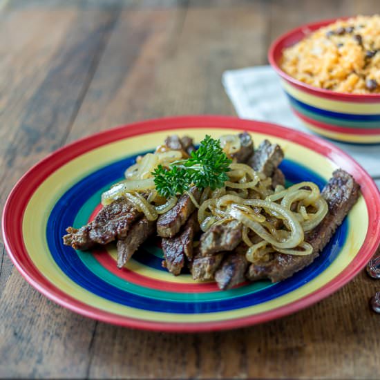 Bisctec Encebollado - Recipe photo by Ethnic Spoon