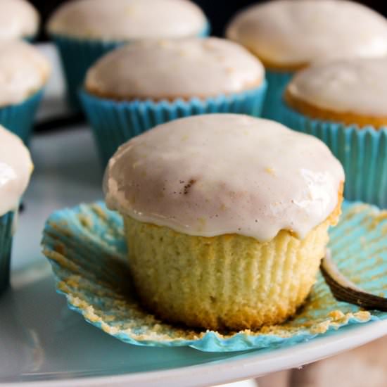 Egg White Cupcakes - Recipe photo by cassiboeno