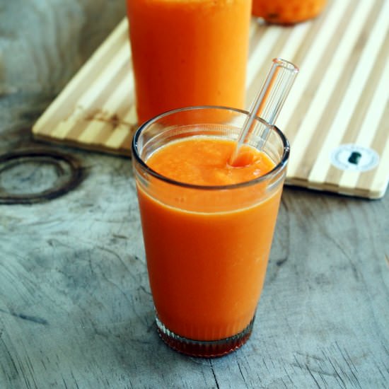 Carrot Mango Smoothie - Recipe photo by LisaViger