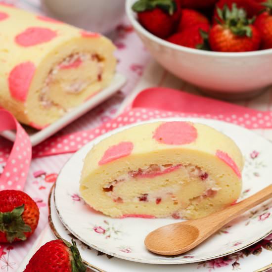 Strawberry and Cream Swiss Roll - Recipe photo by misstamchiak