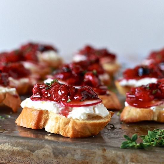 Peppery Strawberry Crostini - Recipe photo by meseidy