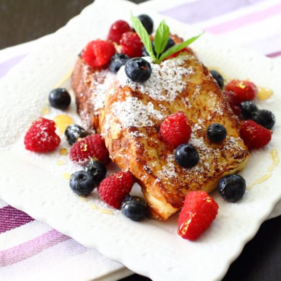 French Toasts with Berries - Recipe photo by picantecooking