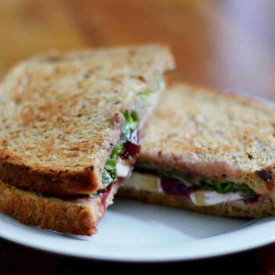 Brie & Guacamole Grilled Sandwich - Recipe photo by whiness