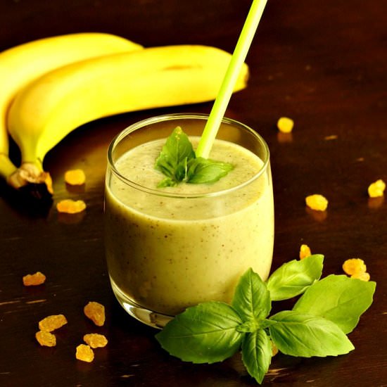Kiwi Pear Basil Smoothie - Recipe photo by Maniche