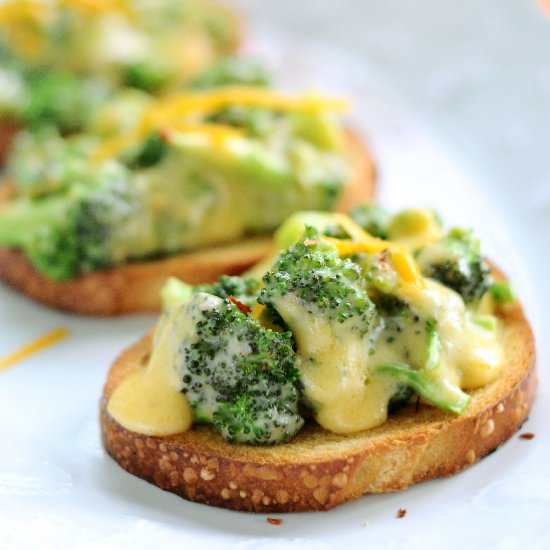 Cheesy Broccoli Crostini - Recipe photo by theminiaturemoose