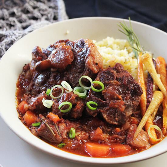 Fall-off-the-bone Oxtail - Recipe photo by Aninas Recipes