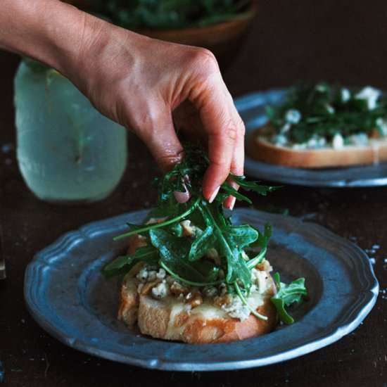 Gorgonzola-Walnut Bruschetta - Recipe photo by foolproofliving.com