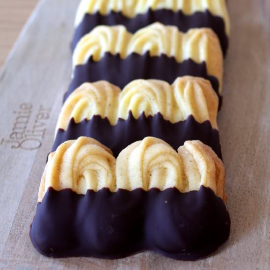 Dipped Sable Biscuits - Recipe photo by thealexproject