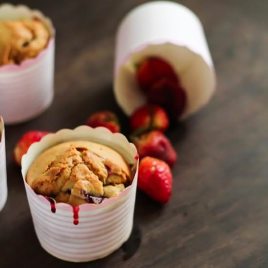 Strawberry Yogurt Muffins - Recipe photo by PhuongMiu