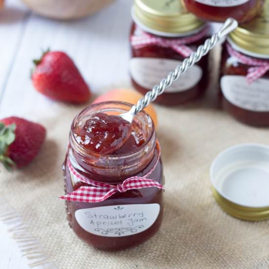 Strawberry Apricot Jam - Recipe photo by roxyskitchen
