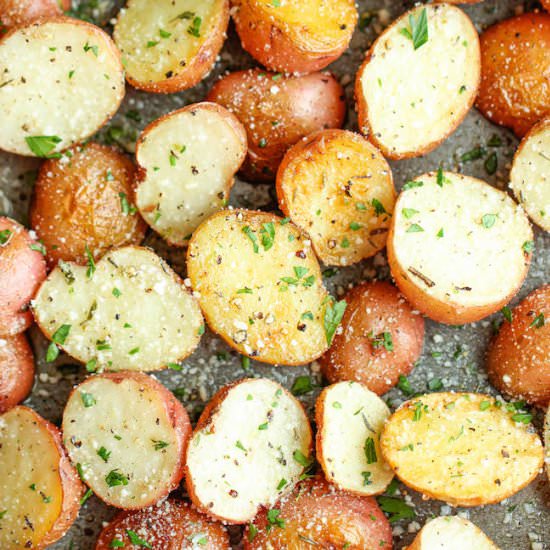 Garlic Parmesan Roasted Potatoes - Recipe photo by damndelicious