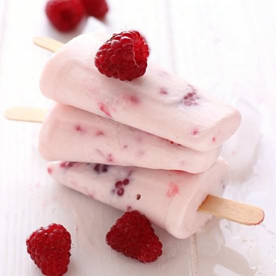 Vanilla and Rasperries Ice Pops - Recipe photo by momi