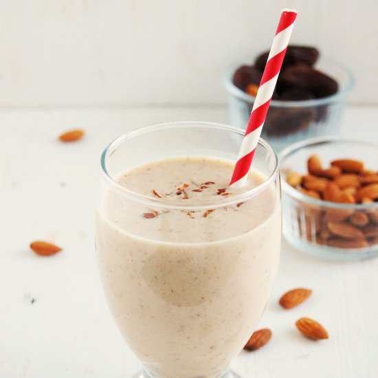 Dates Almond Banana Milkshake - Recipe photo by 7aumsuvai