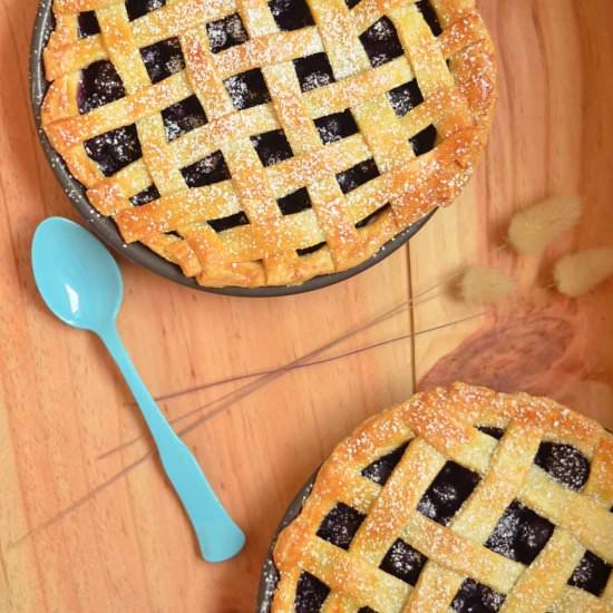 Blueberry lattice pie - Recipe photo by jothetartqueen