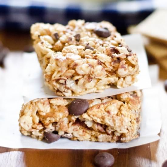 S'mores Rice Krispie Treats - Recipe photo by amykayskitchen