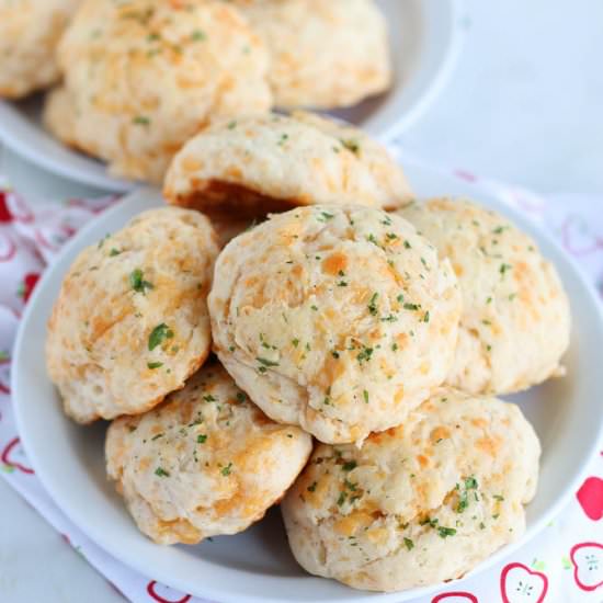 Cheddar Bay Red Lobster Biscuit - Recipe photo by Immaculatebites