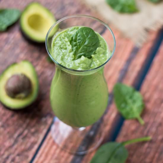 Creamy Banana Green Smoothie - Recipe photo by roxyskitchen