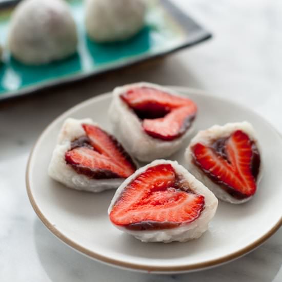 Strawberry Mochi - Recipe photo by snixykitchen
