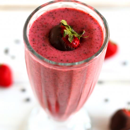 Chocolate-Covered Berry Smoothie - Recipe photo by strictlydelicious