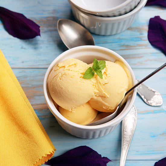 Mango frozen yogurt - Recipe photo by cherryncinnamon
