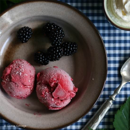 Blackberry ice cream - Recipe photo by Cookie Cottage