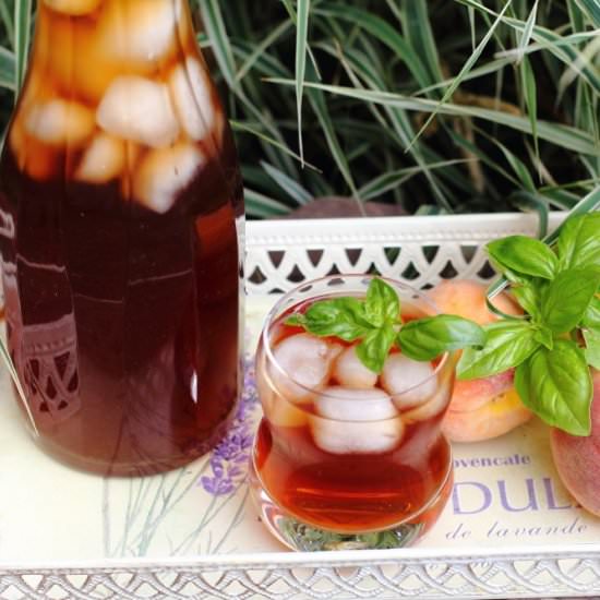 Iced-Tea with Peach and Basil - Recipe photo by picantecooking