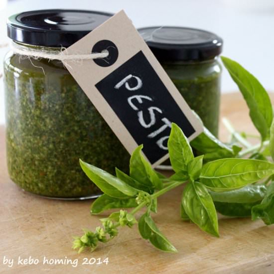 Typical Italian Pesto alla Genovese - Recipe photo by Kebo homing