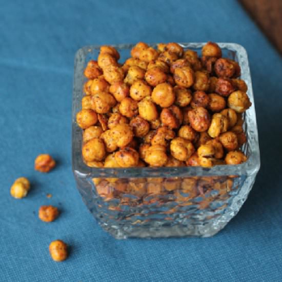 Crispy Roasted Chickpeas - Recipe photo by TheWateringMouth