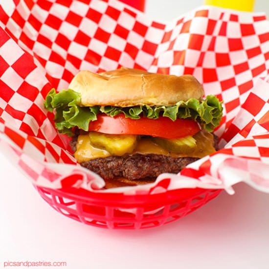 SMASHBURGER {COPYCAT} - Recipe photo by picsandpastries