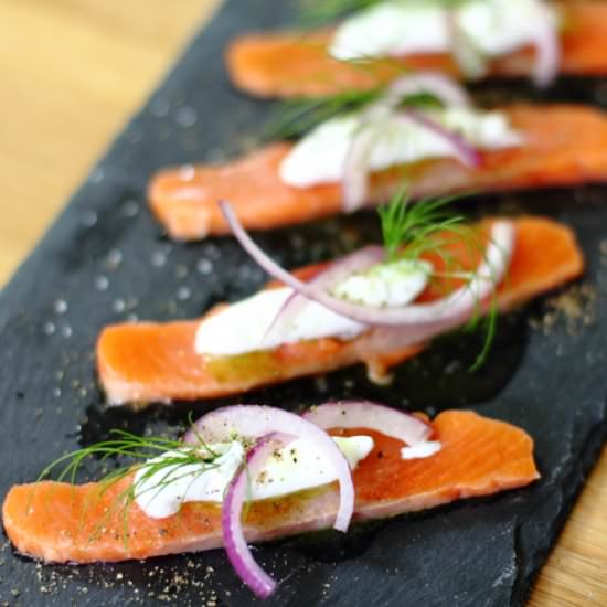 Salmon carpaccio with horseradish - Recipe photo by picantecooking
