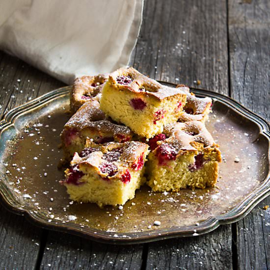 Sponge Cake with Raspberries - Recipe photo by readeat