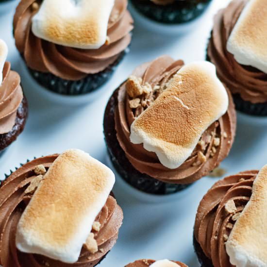 S'mores Cupcakes - Recipe photo by alialamode