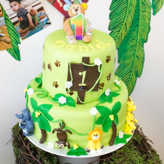 Safari/Jungle Birthday Party Cake - Recipe photo by roxyskitchen