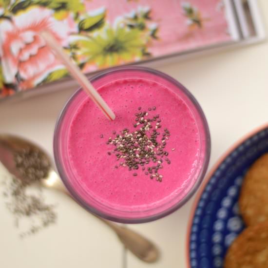 Beetroot & Strawberry Shake - Recipe photo by Bocadinhos de Acucar