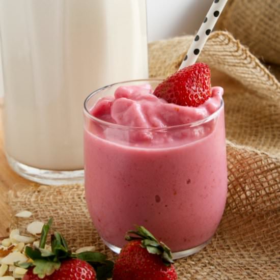 Healthy Strawberry Milkshake - Recipe photo by ezpzmealz