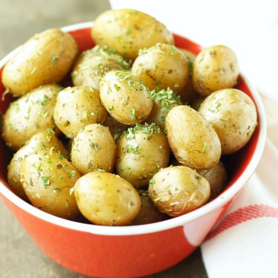 Crockpot Herbed Baby Potatoes - Recipe photo by slowcookergourmet