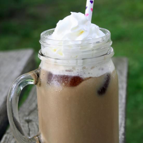 Iced Vanilla Latte - Recipe photo by Momtastic