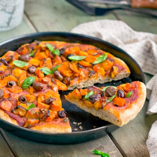 Pumpkin and Black Olive Spelt Pizza - Recipe photo by Azabel