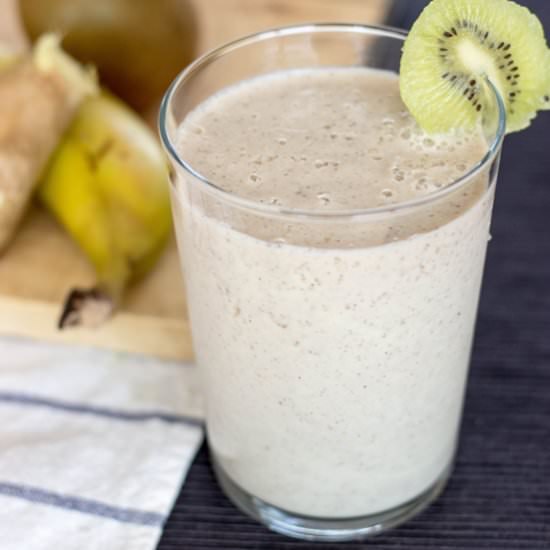 Spicy Fresh Kiwi Banana Smoothie - Recipe photo by HurryTheFoodUp
