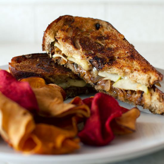 Aged Gouda and Apple Grilled Cheese - Recipe photo by fmitk