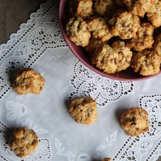 Oatmeal Cookies w/ Chocolate Chips - Recipe photo by Sweet Happinez
