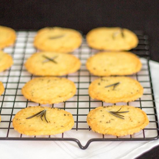 Spicy Rosemary Thins - Recipe photo by KitchenMason