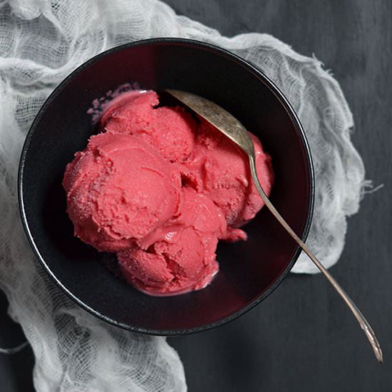 Plum and Earl Grey Icecream - Recipe photo by Ginja