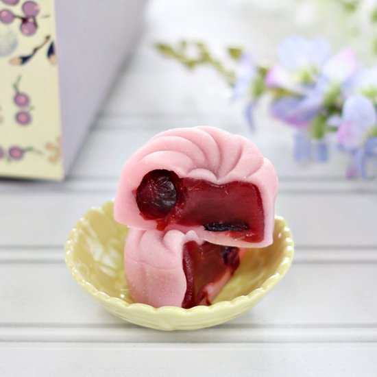 Cranberry Snowskin Mooncake - Recipe photo by Anncoo